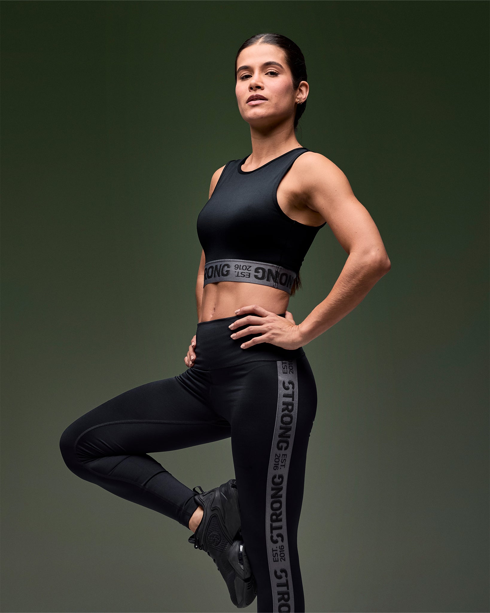 Crop top z elastycznym pasem STRONG iD