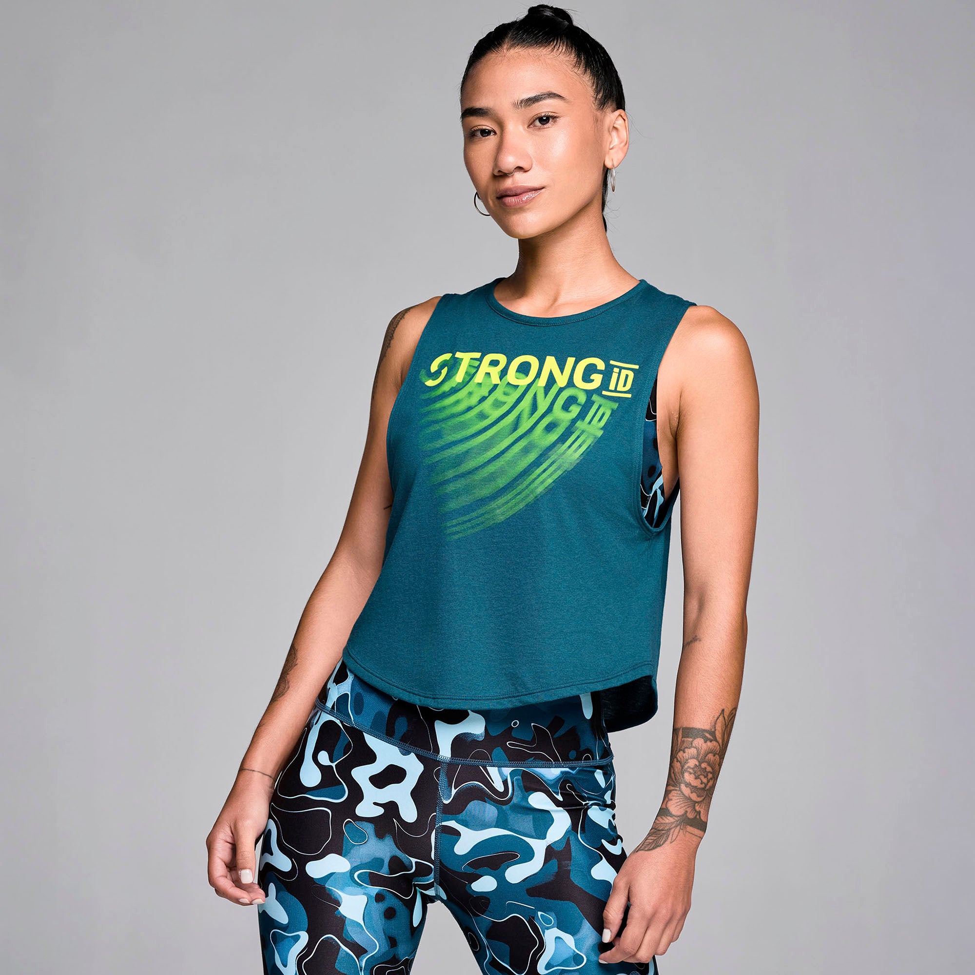 Koszulka na ramiączkach crop STRONG iD