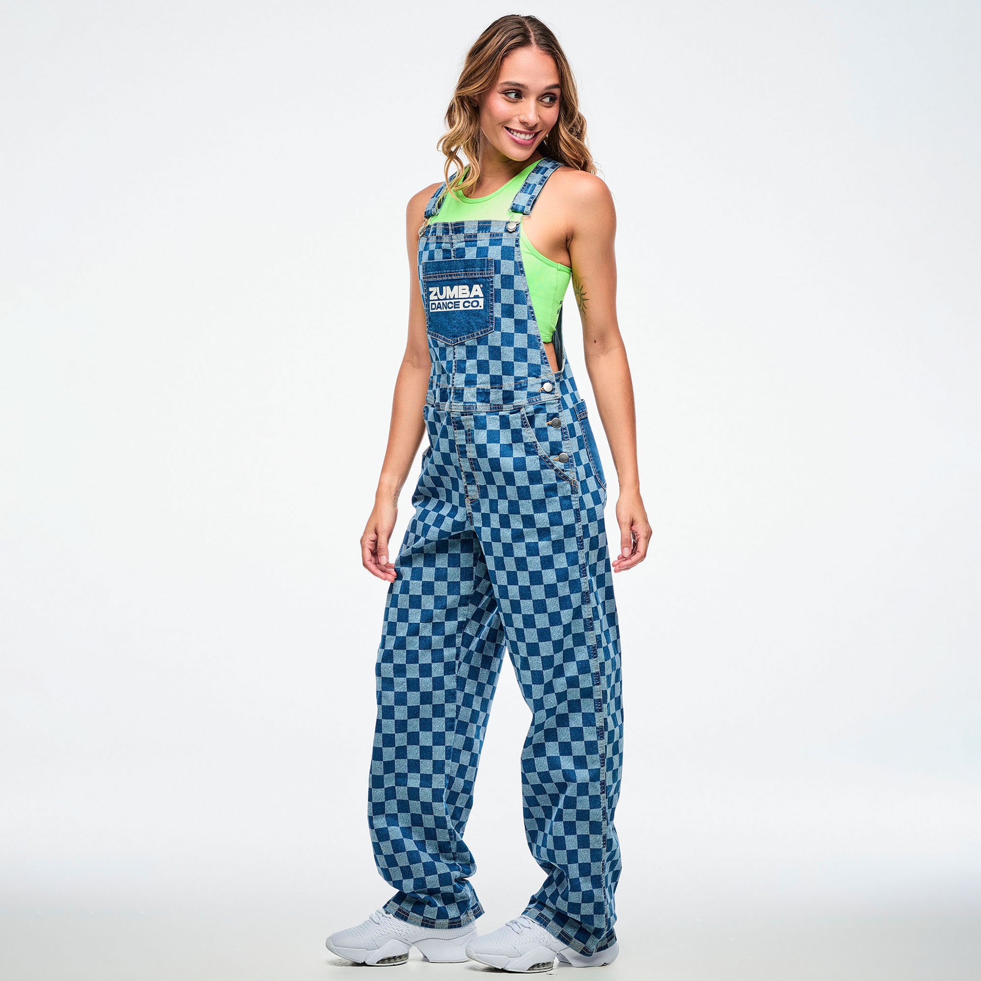 Jeansowe ogrodniczki w kratę