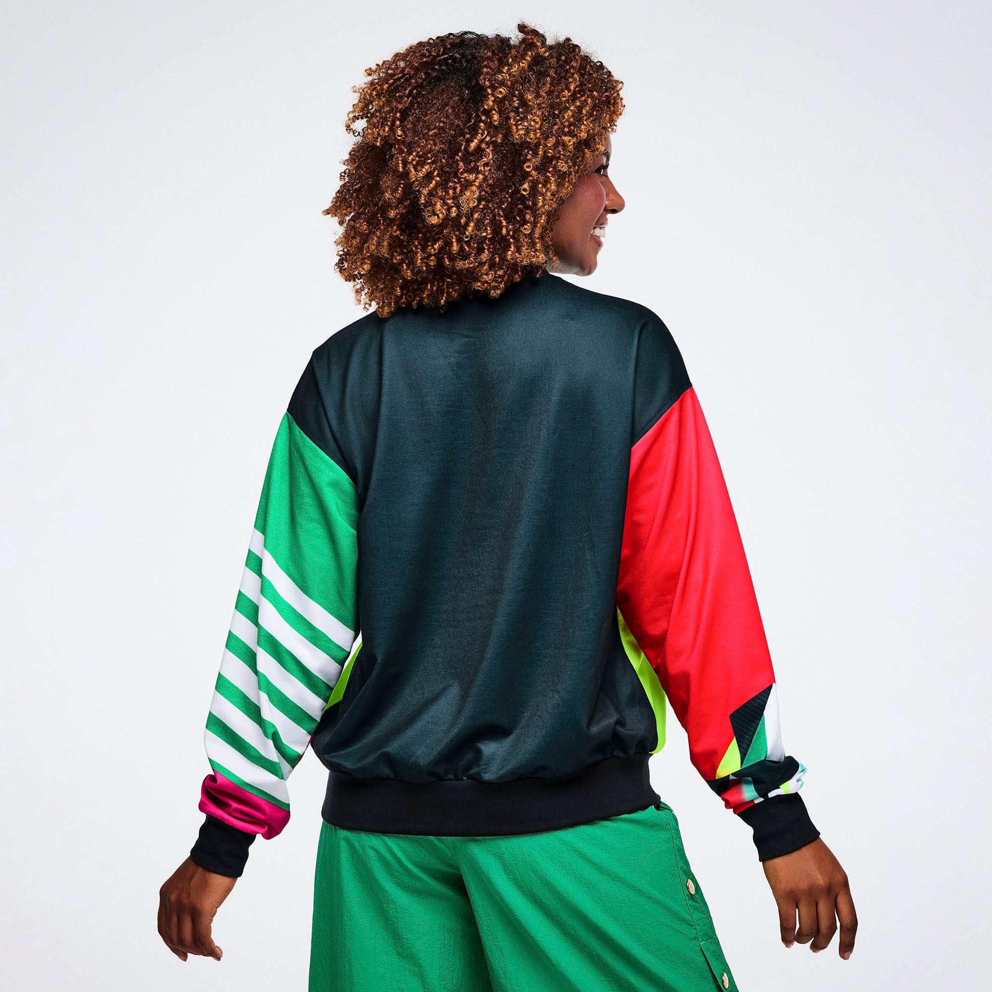 Kolorowa bluza sportowa bez kaptura