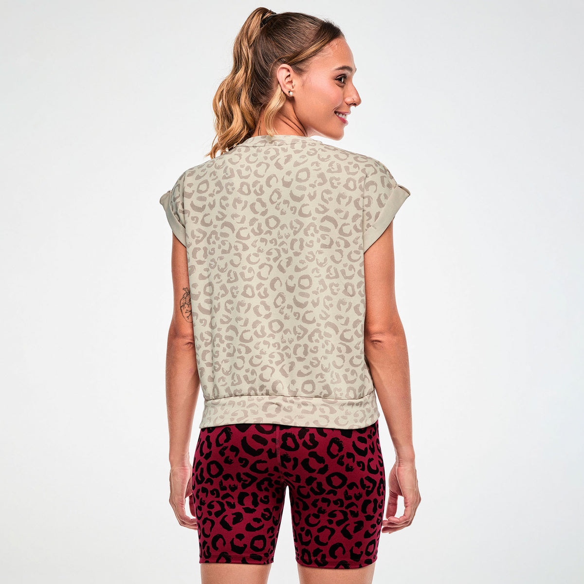 Beżowa bluza bez rękawów w panterkę — Zumba Wear FW26 Modal