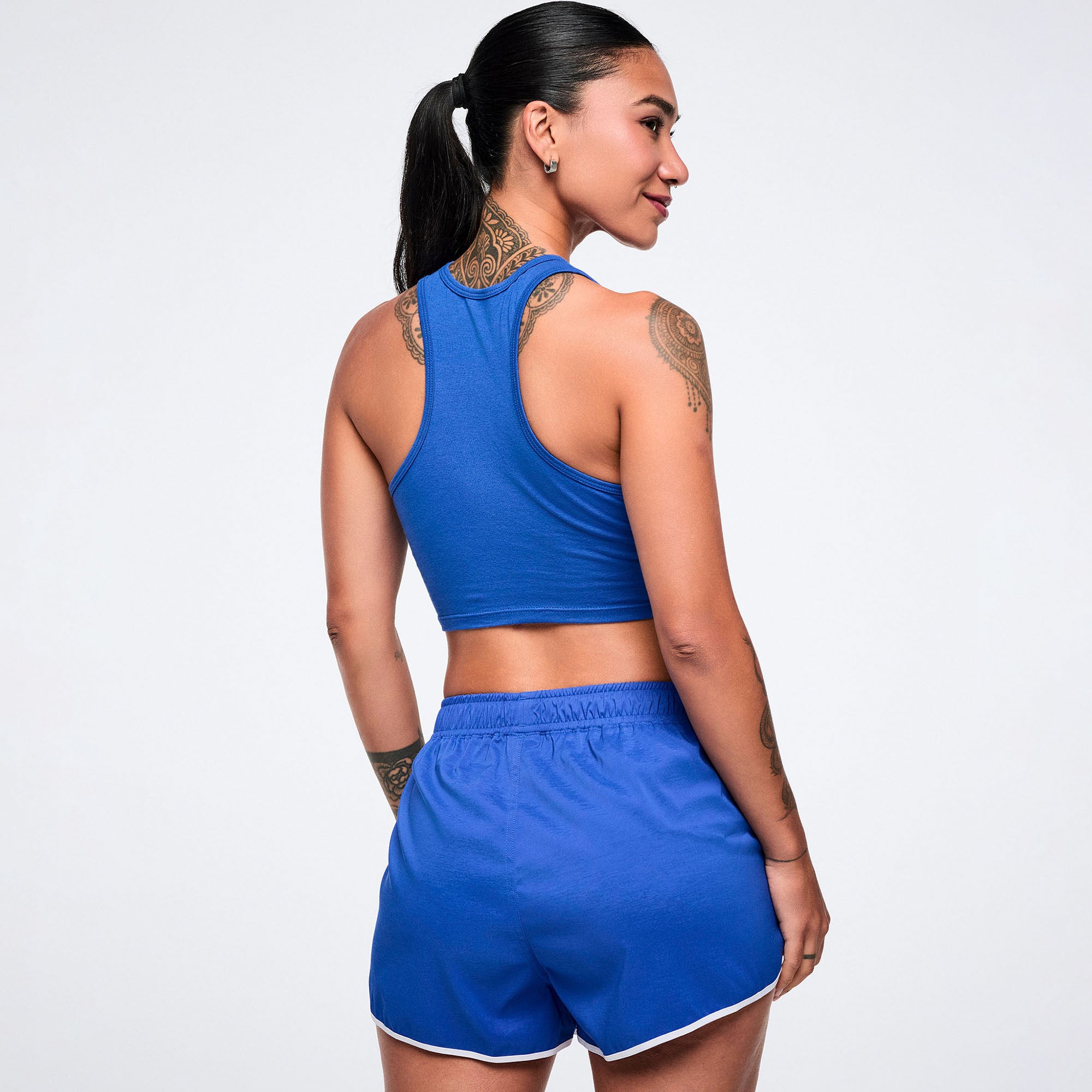 Niebieski crop sportowy racerback