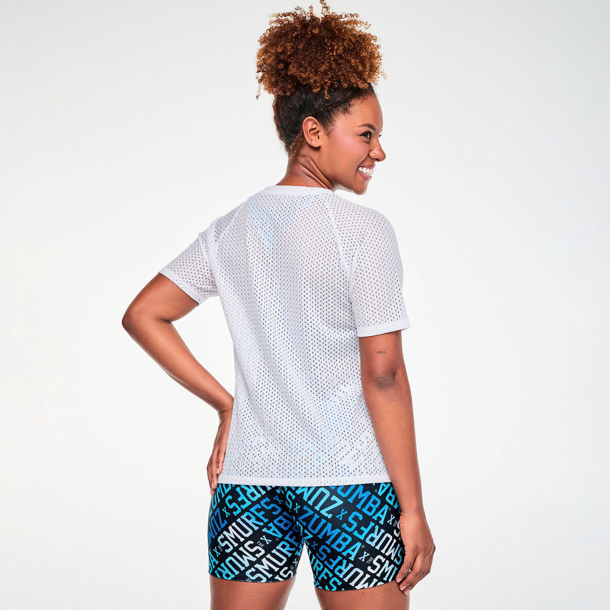 Biała koszulka z siateczki z rękawem raglan – widok z tyłu | Zumba Wear