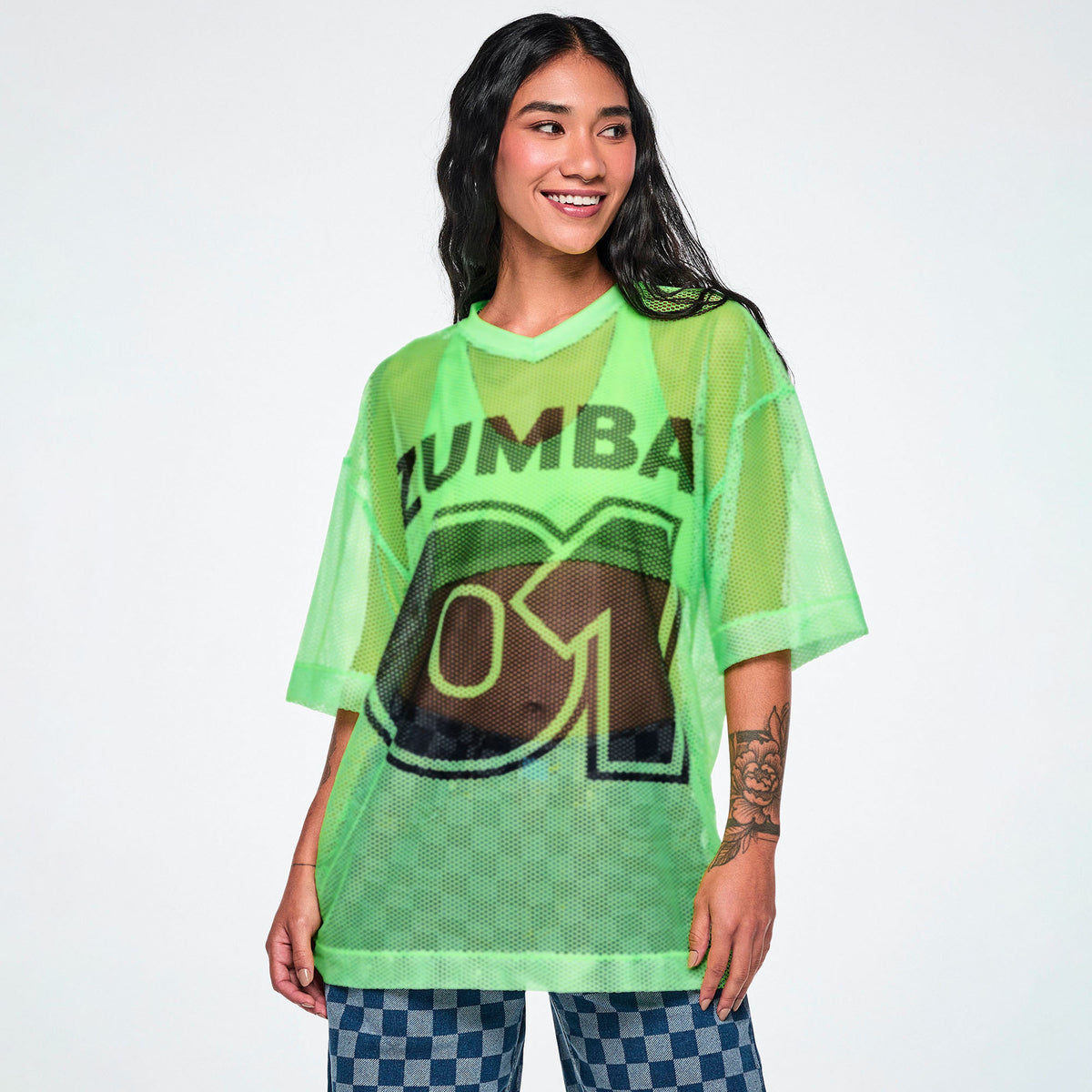 Zielona koszulka oversize z siateczki z dekoltem V – widok z przodu | Zumba Wear