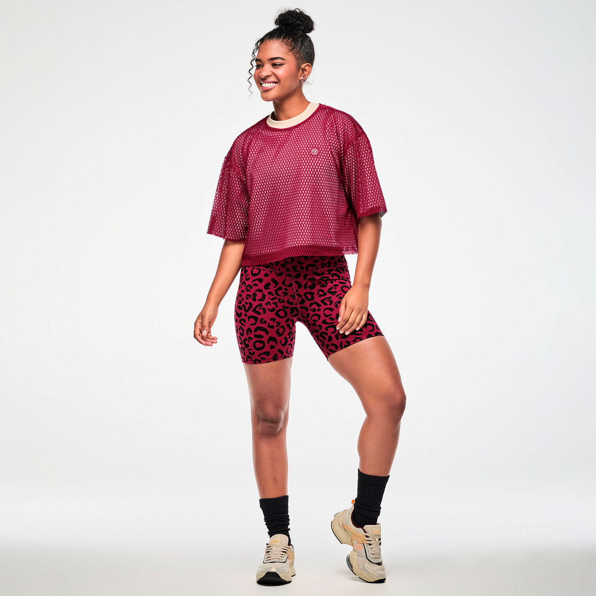 Bordowy krótki top z siateczki — Zumba Wear FW26 Modal