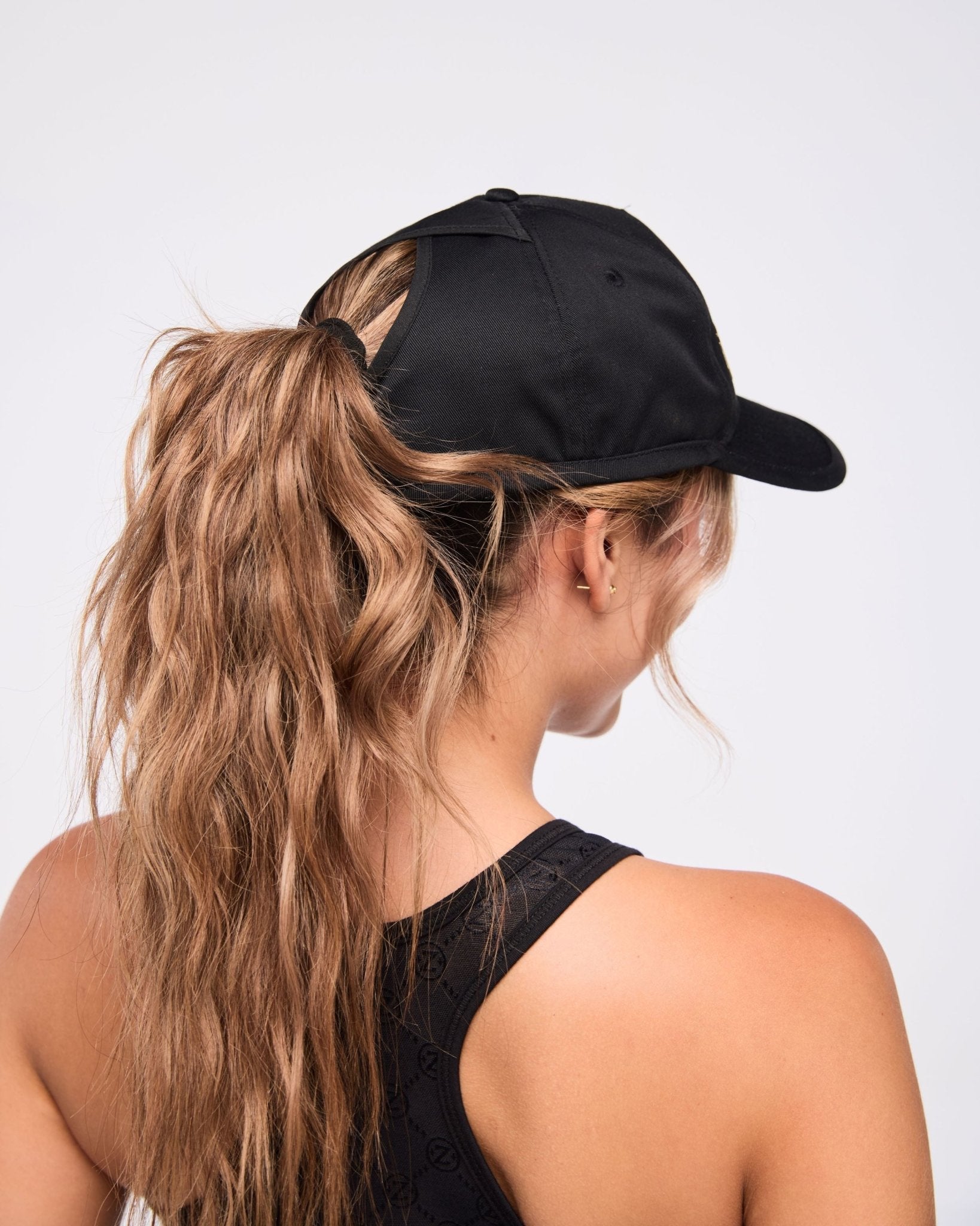 Czapka z otworem na kucyk Zumba Runway