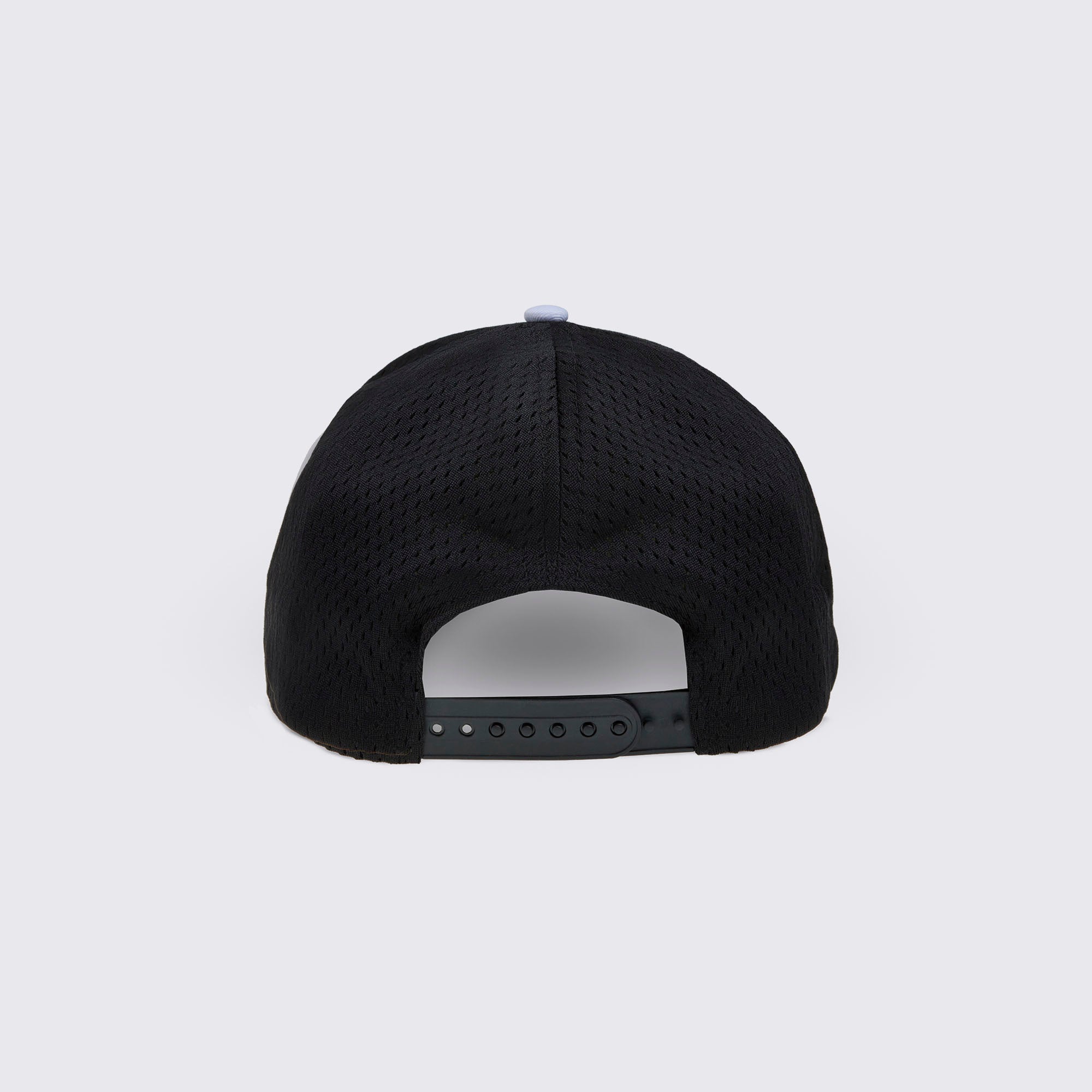Czapka z daszkiem typu trucker z logo