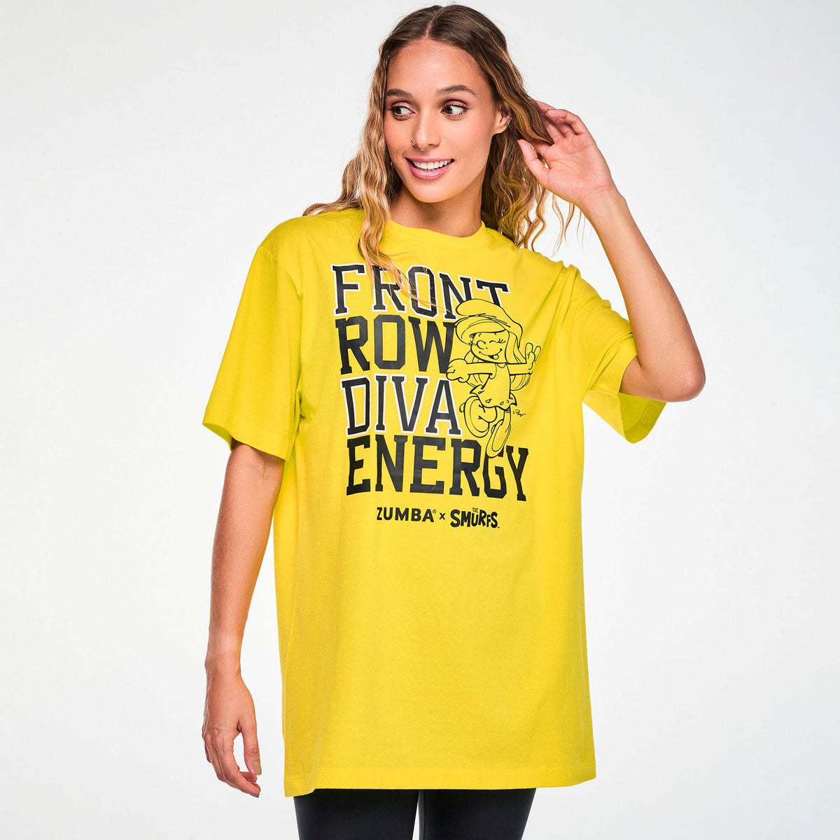 Zestaw 12 koszulek unisex Zumba x Smerfy – żółta koszulka – widok z przodu | Zumba Wear