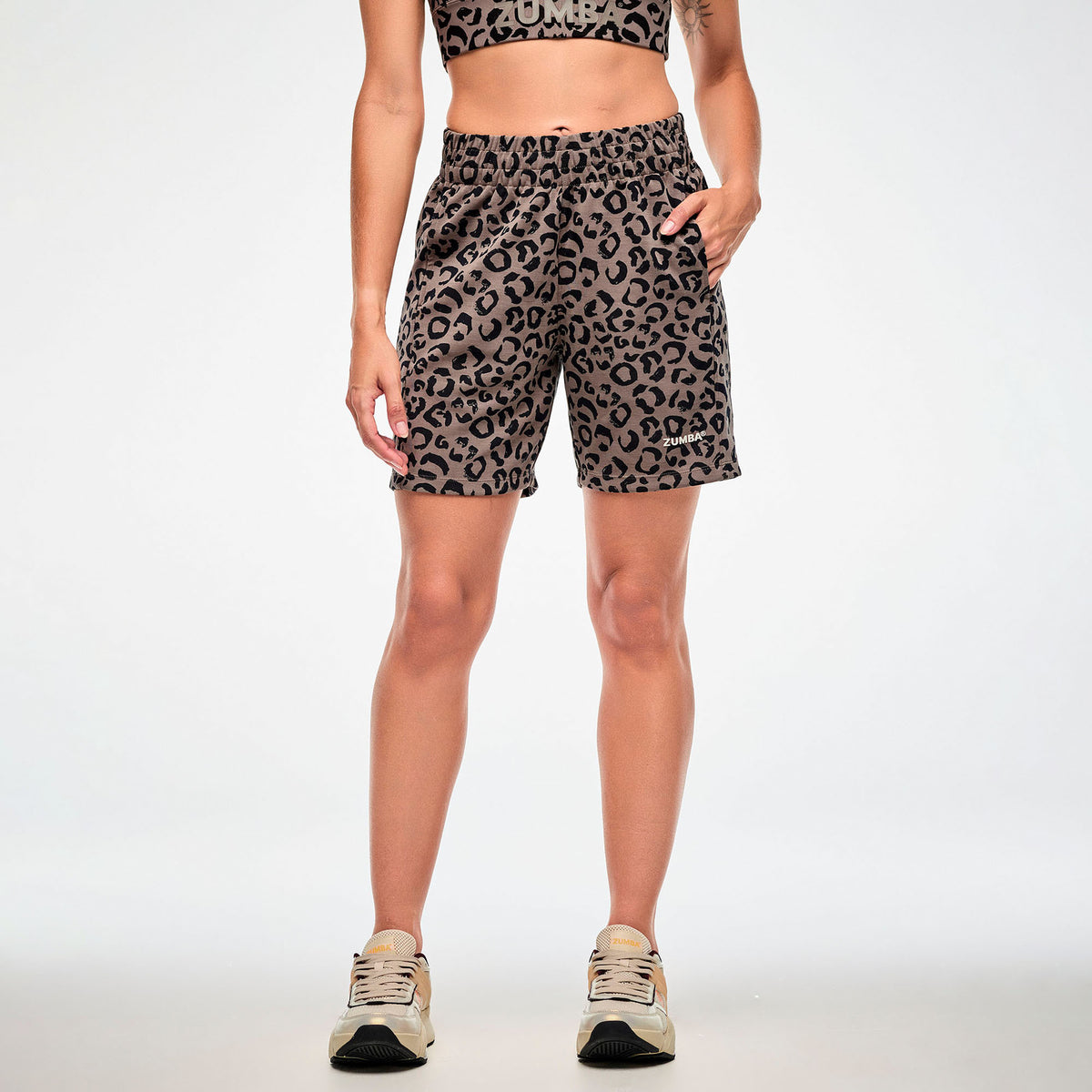 Brązowe szorty unisex w panterkę — Zumba Wear FW26 Modal