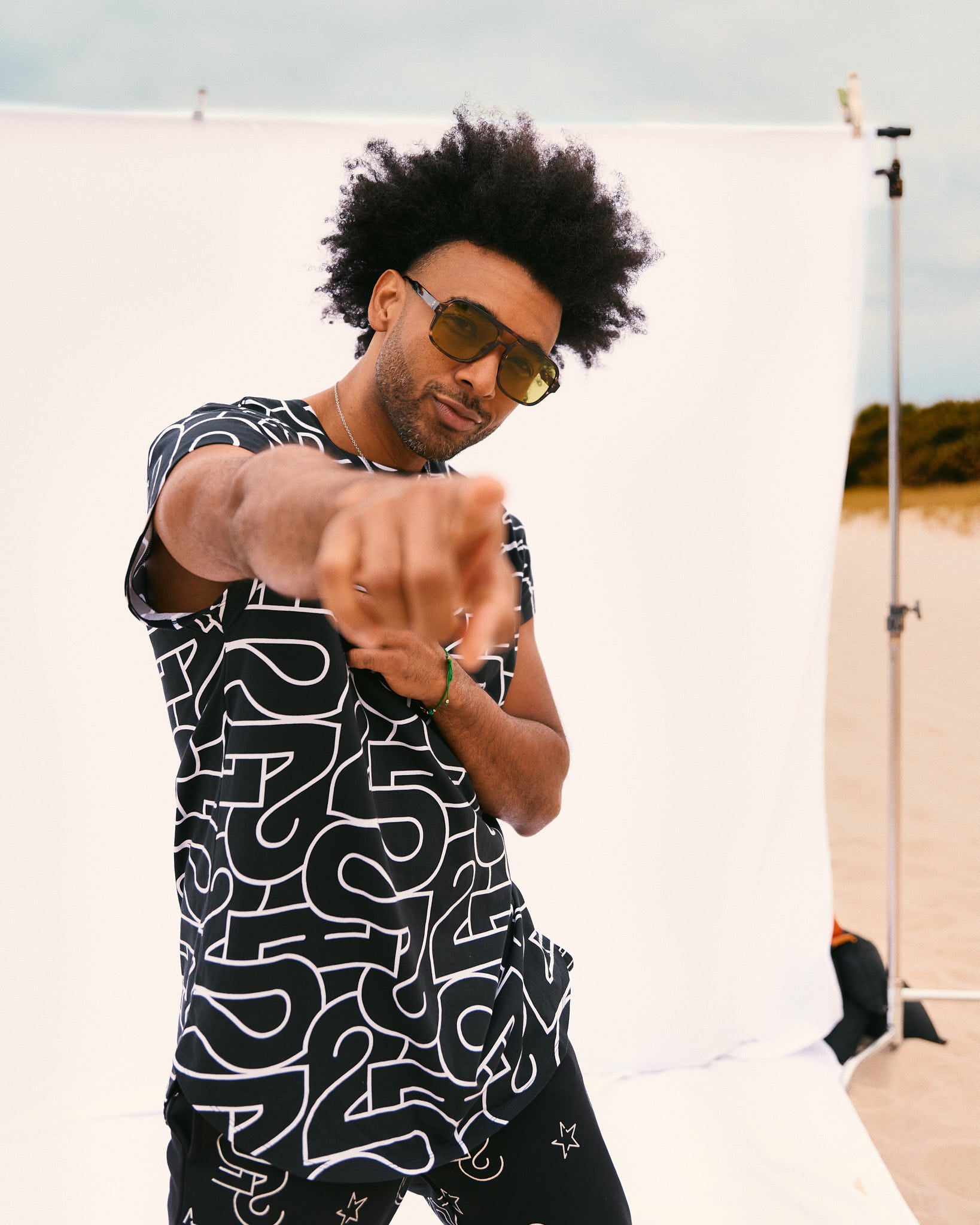 Czarny T-shirt oversize z printem