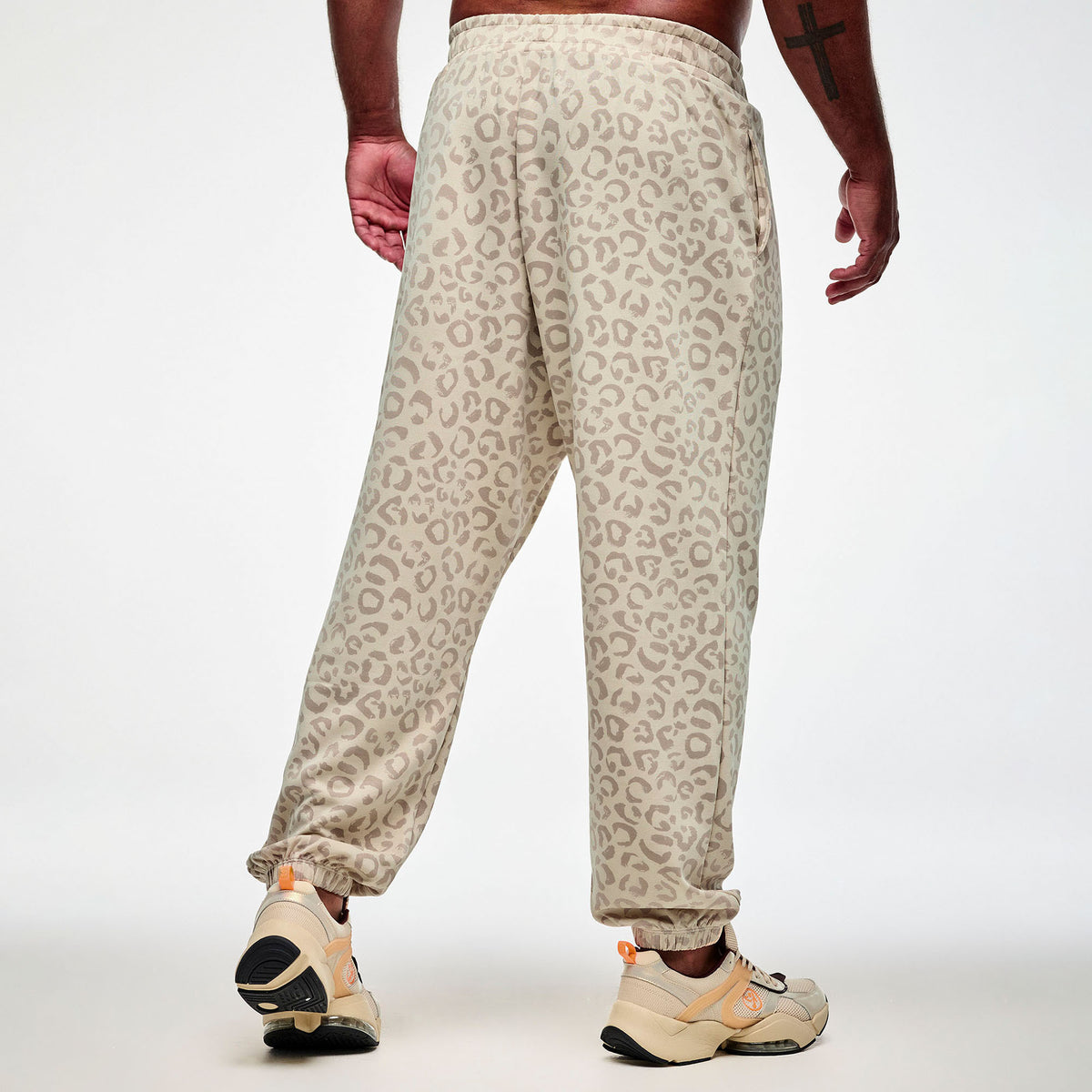 Beżowe spodnie z modalu w panterkę — Zumba Wear FW26 Modal