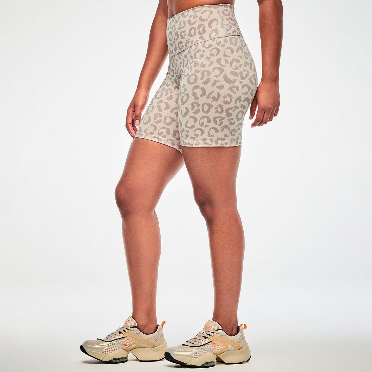 Beżowe kolarki z wysokim stanem w panterkę — Zumba Wear FW26 Modal