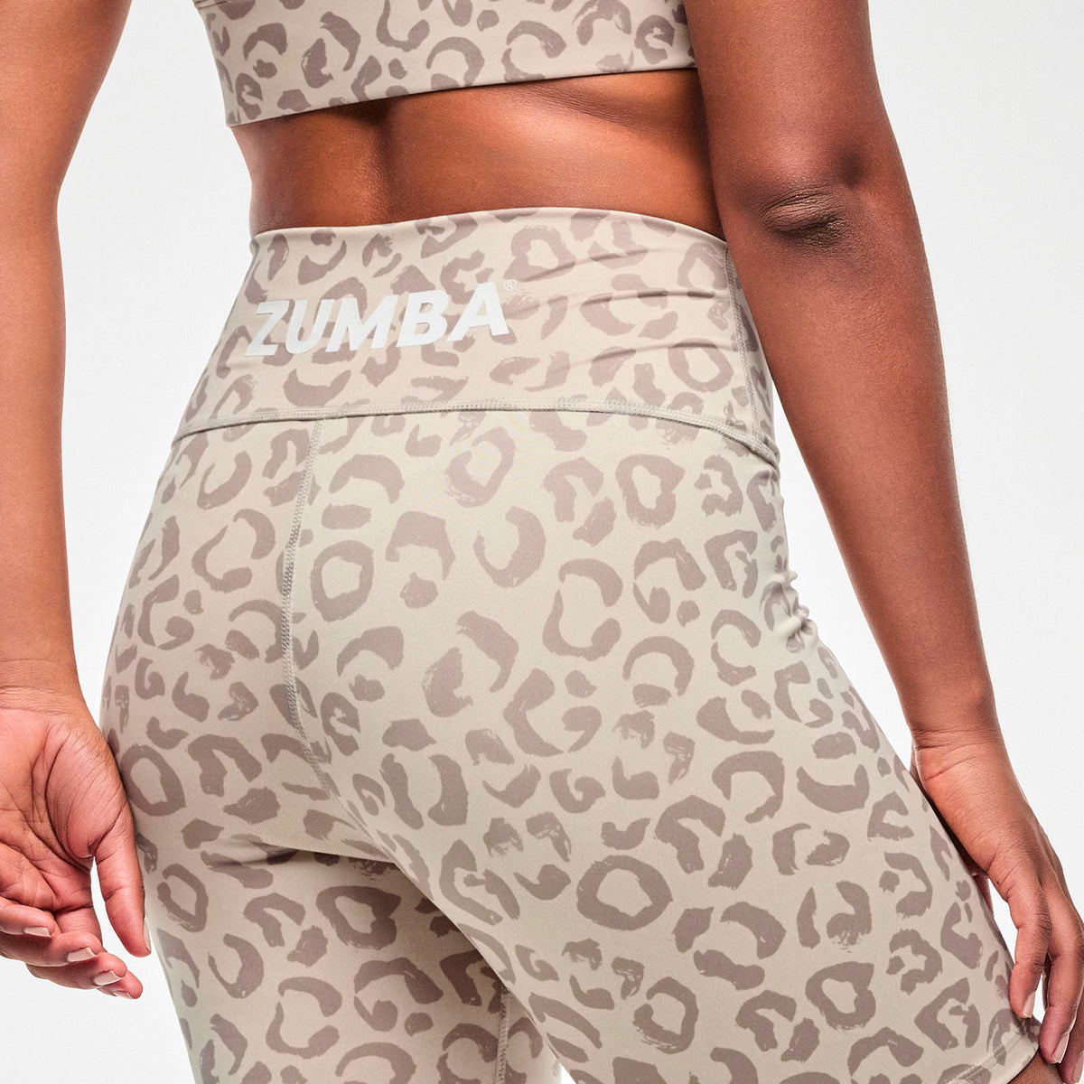 Beżowe kolarki z wysokim stanem w panterkę — Zumba Wear FW26 Modal