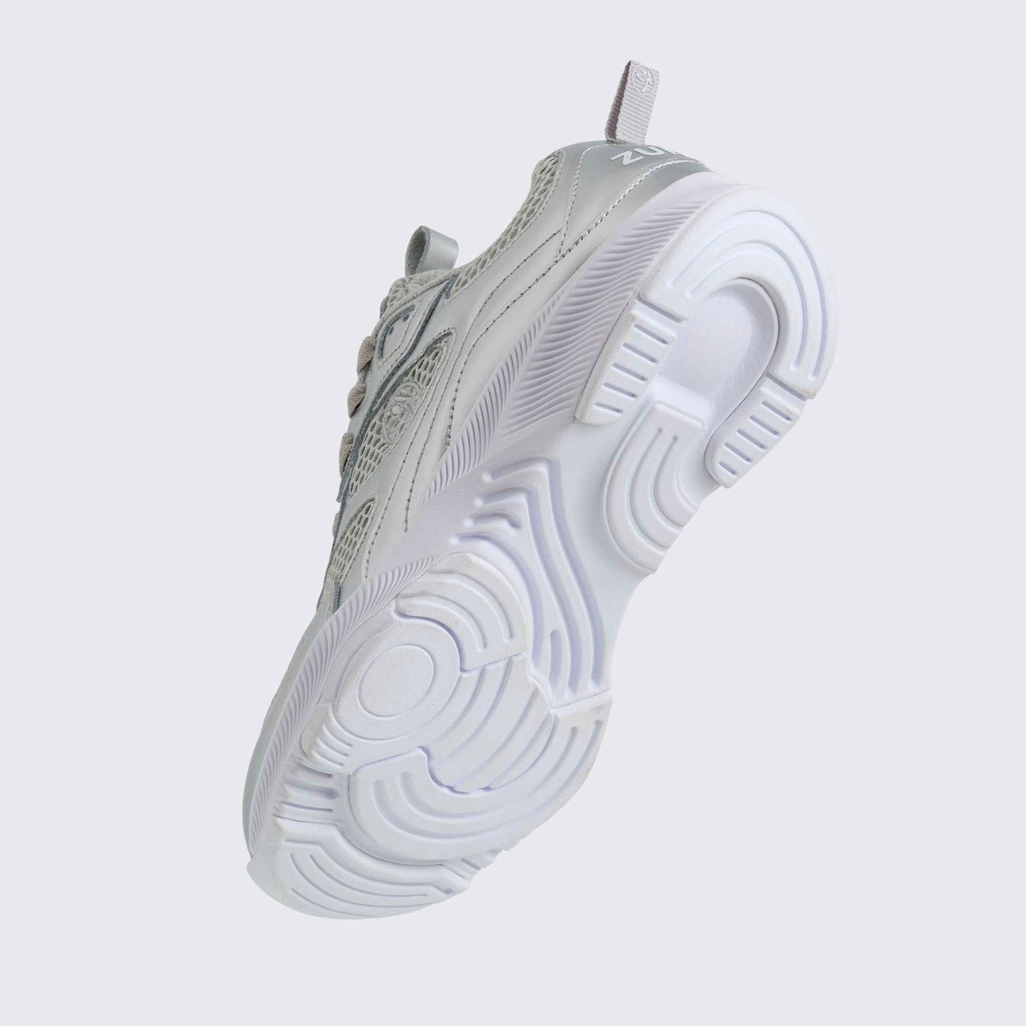 Srebrne buty sportowe