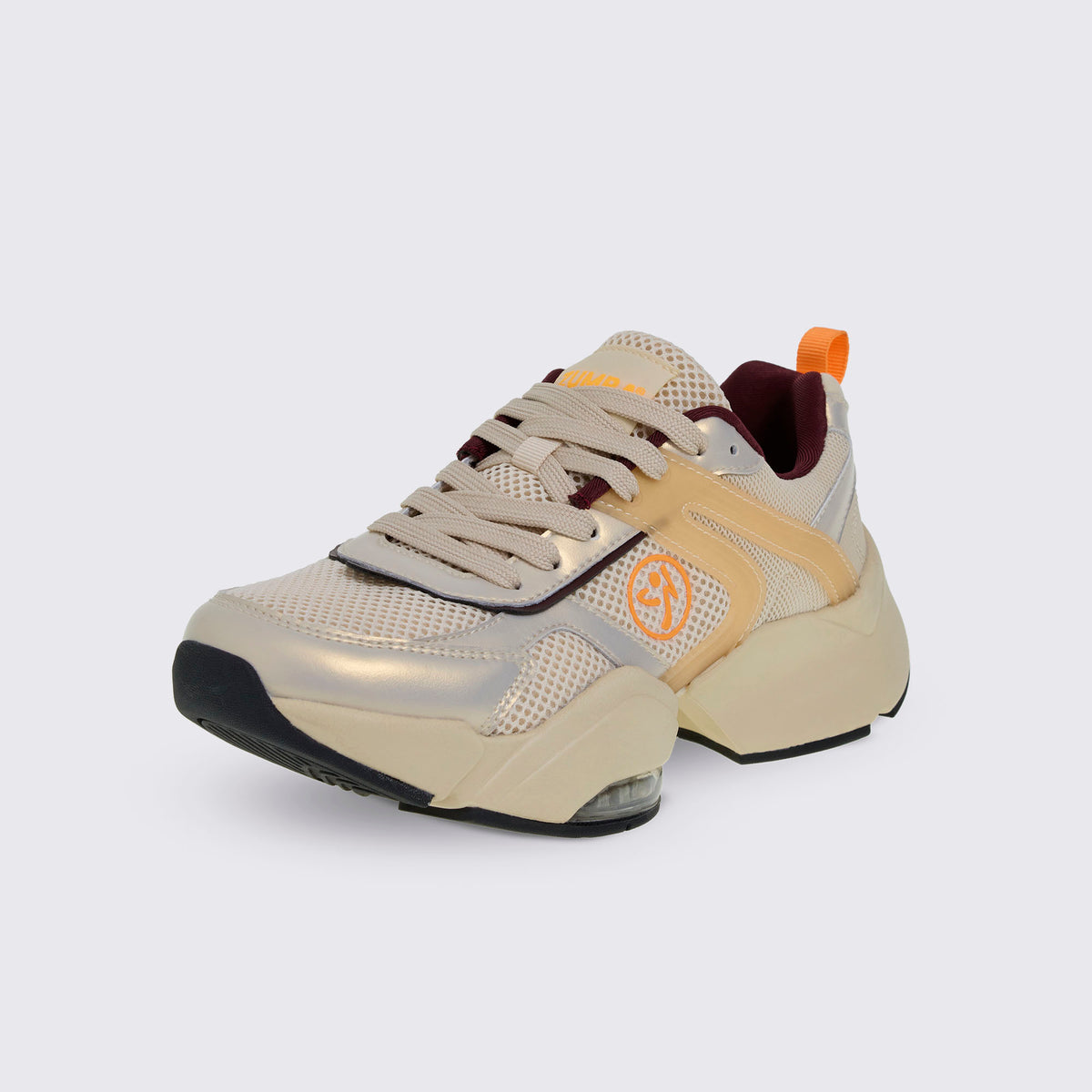 Beżowe buty Zumba Air Stomp Volt – widok z przodu pod kątem