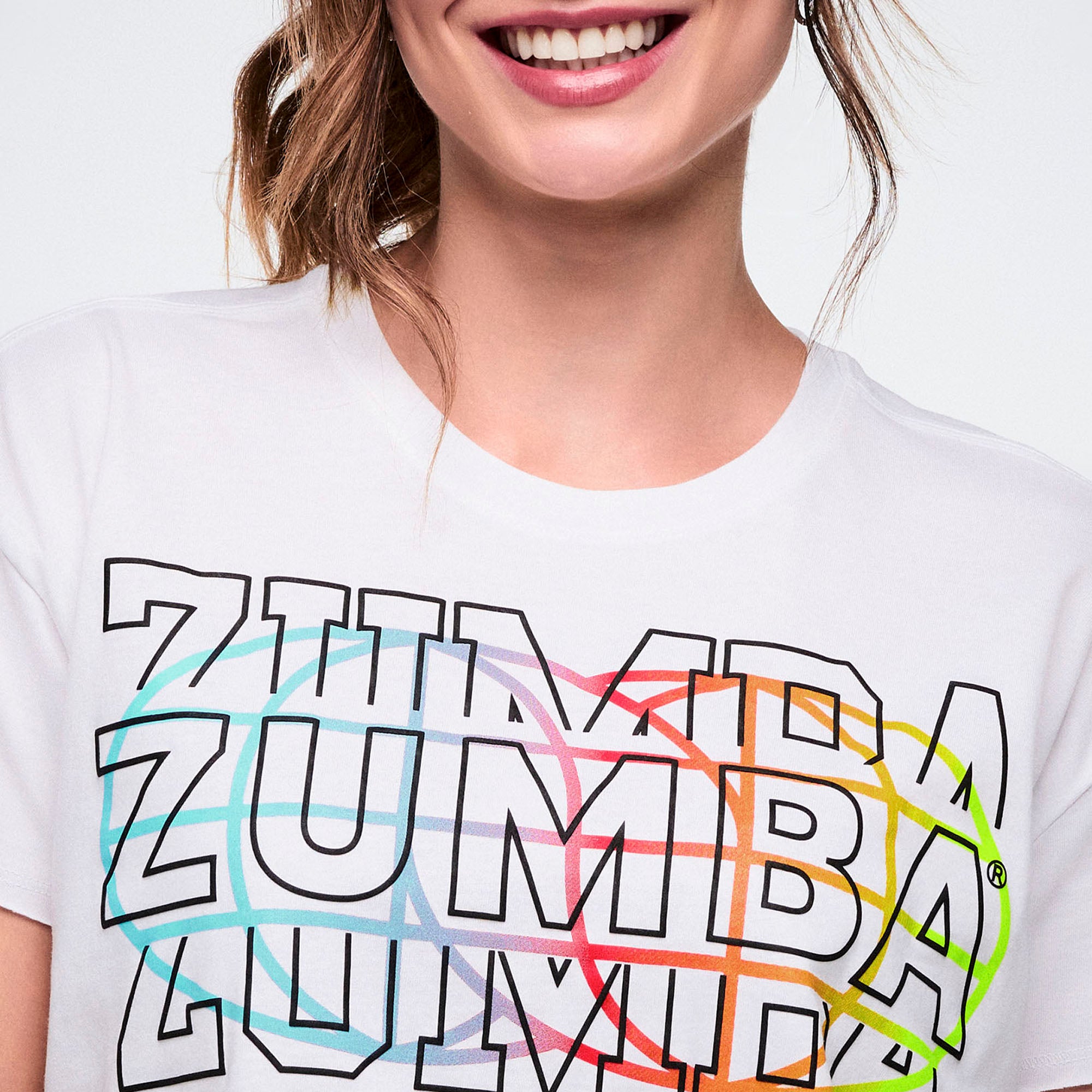 Biały t-shirt z kolorowym nadrukiem