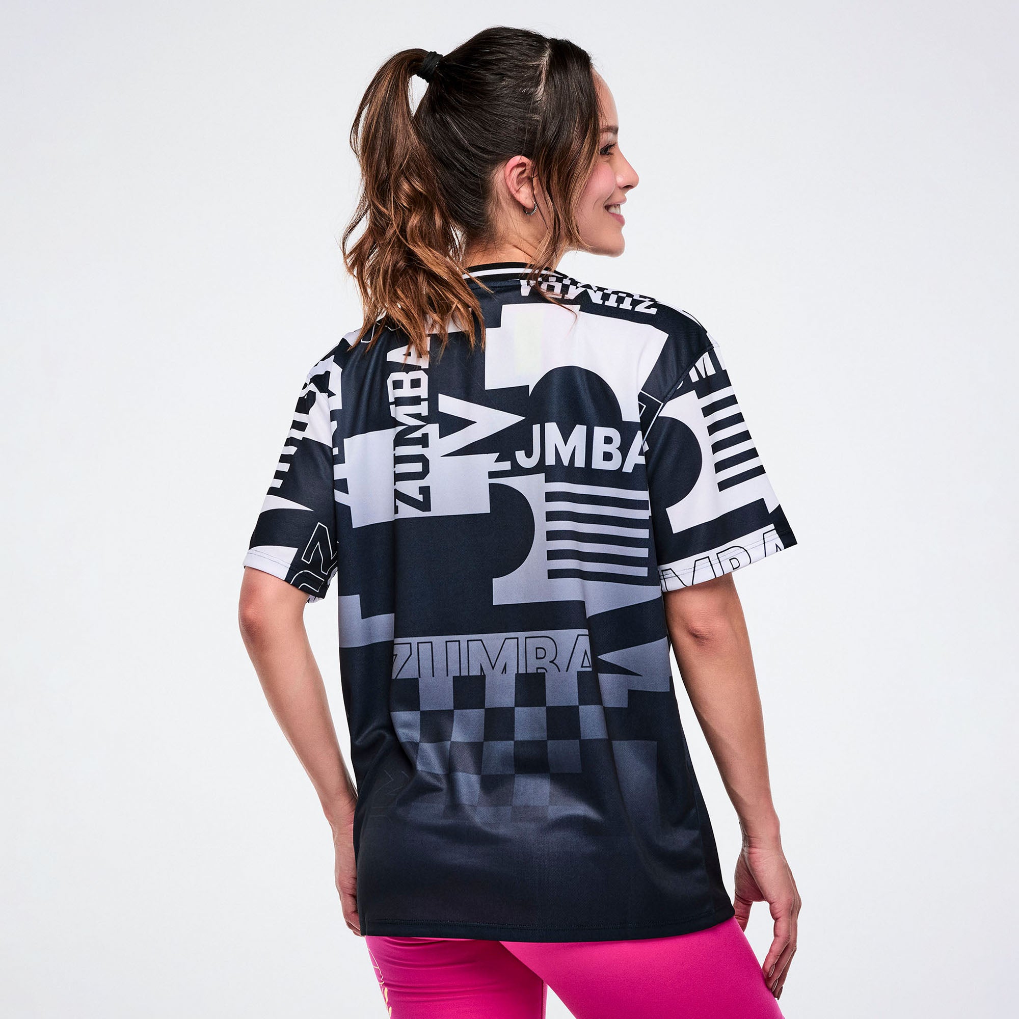 Czarno-biały t-shirt oversize z nadrukiem