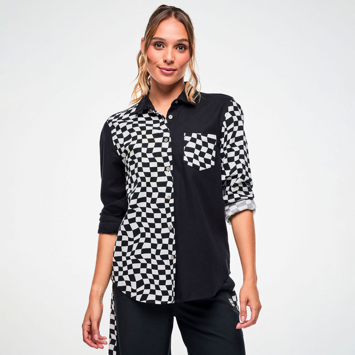 Koszula unisex w czarno-białą szachownicę