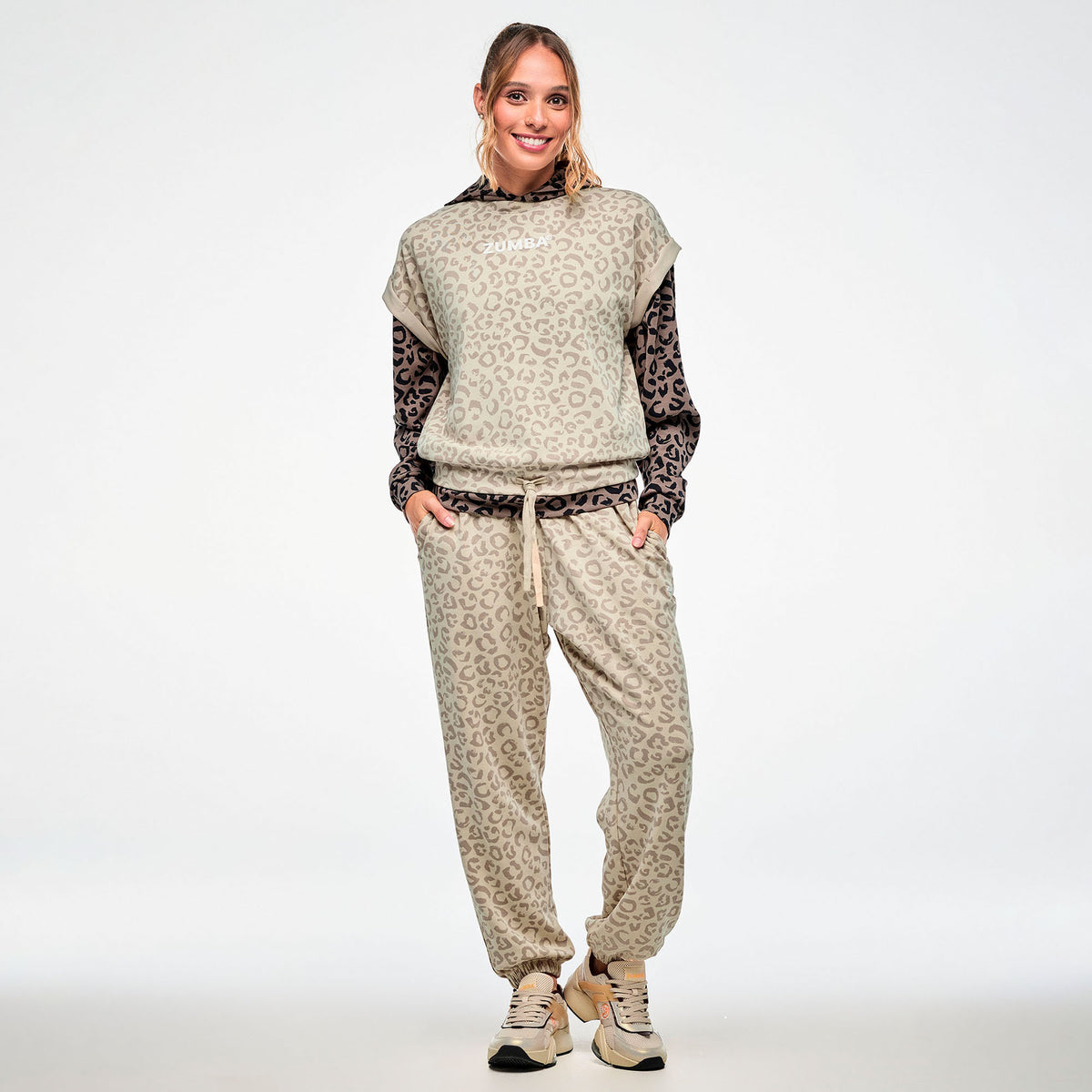 Beżowa bluza bez rękawów w panterkę — Zumba Wear FW26 Modal