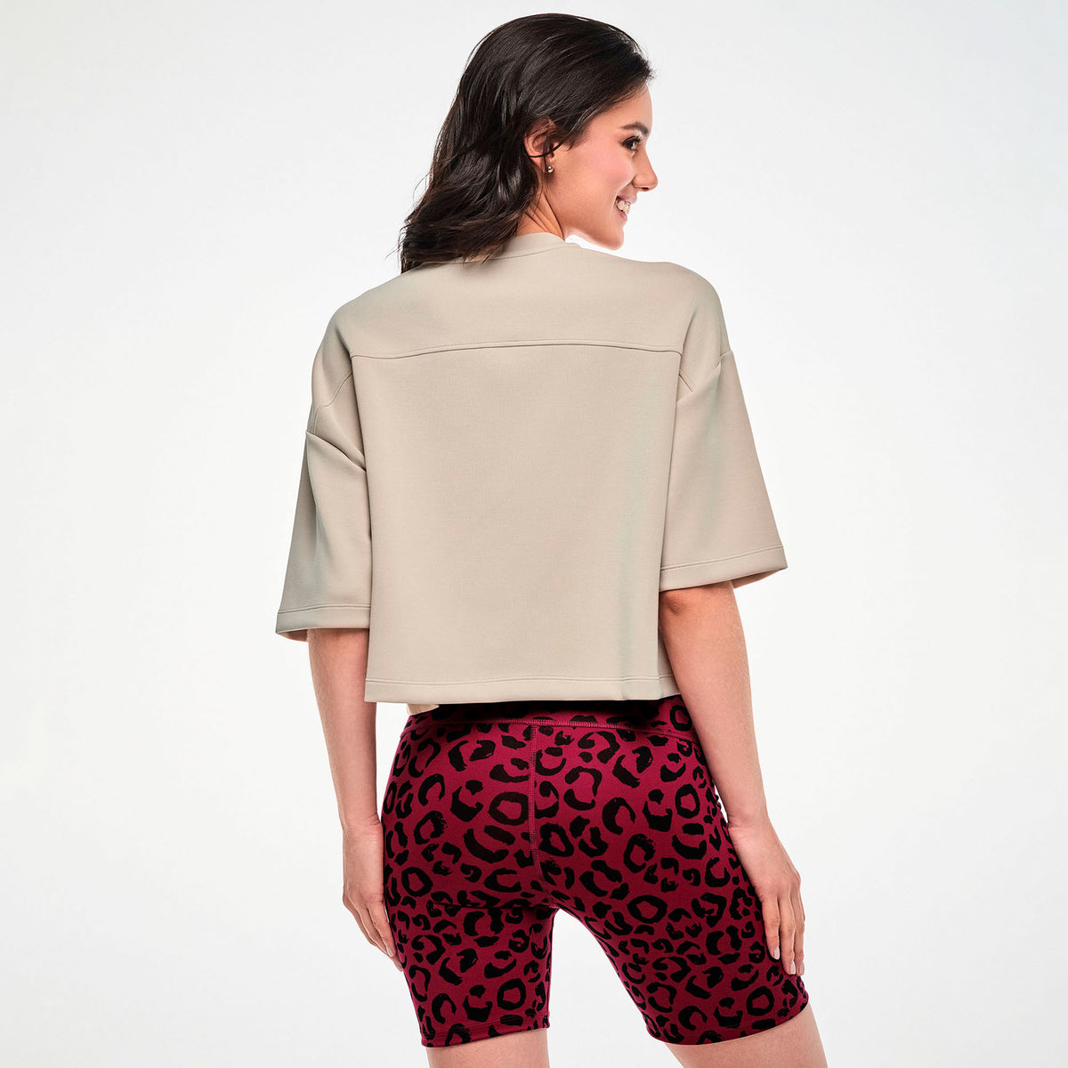 Beżowa koszulka z obniżoną linią ramion — Zumba Wear FW26 Modal