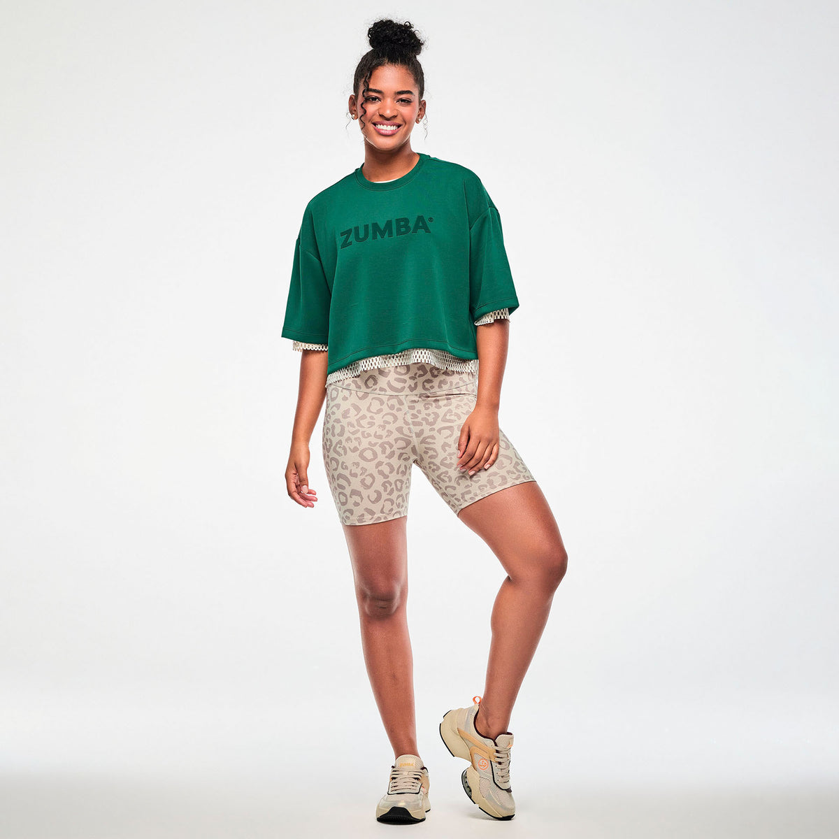 Zielona koszulka z obniżoną linią ramion — Zumba Wear FW26 Modal