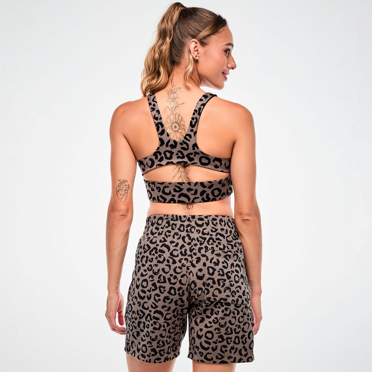 Brązowy stanik sportowy w panterkę — Zumba Wear FW26 Modal