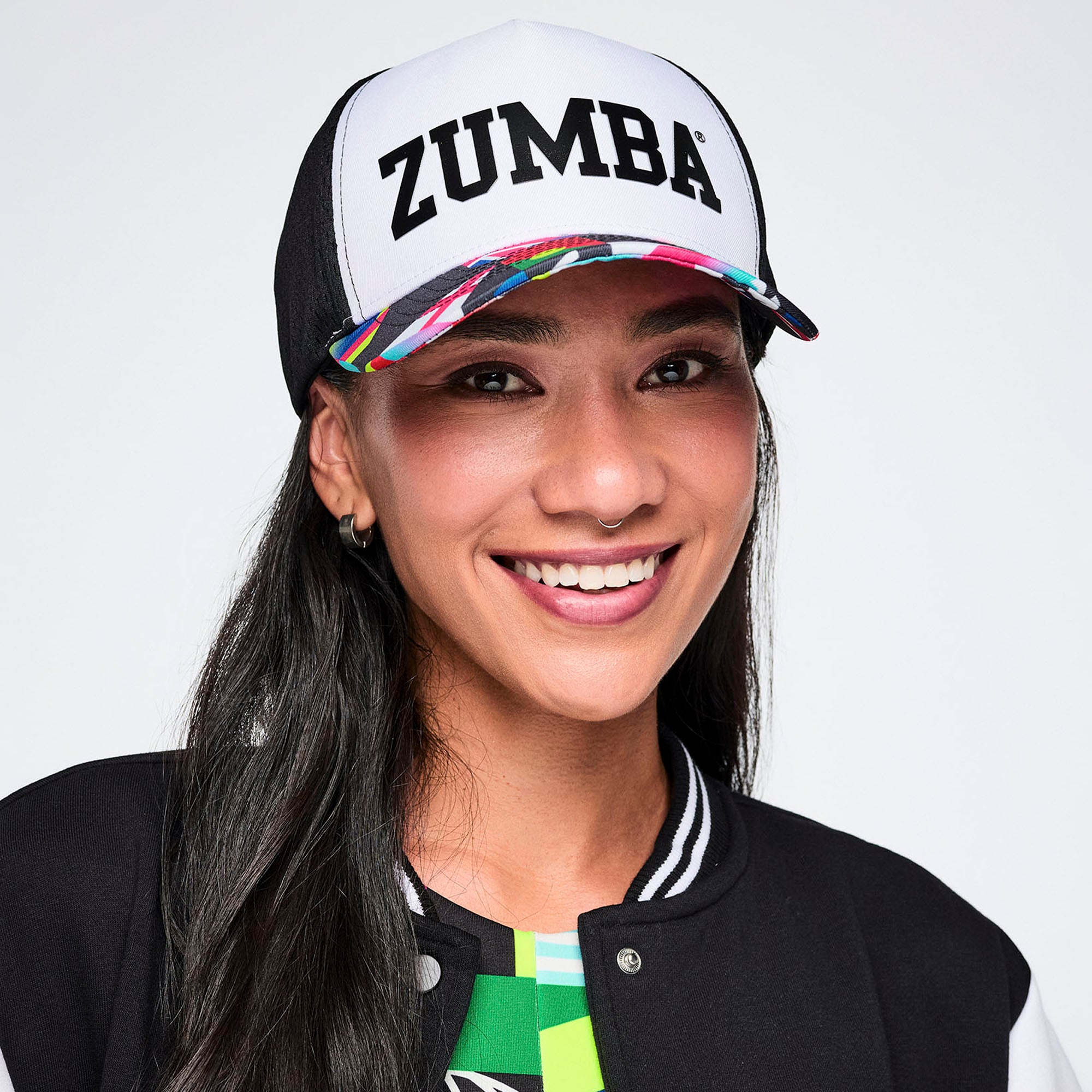 Czapka z daszkiem typu trucker z logo