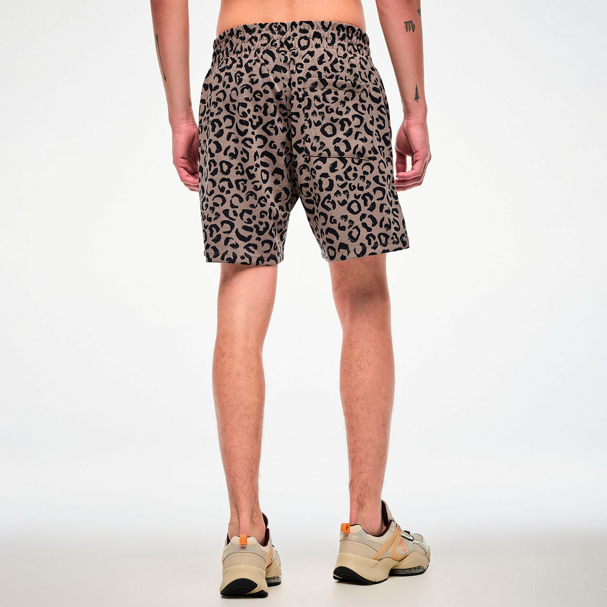 Brązowe szorty unisex w panterkę — Zumba Wear FW26 Modal